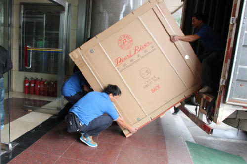 宝塔钢琴贵重工艺品无忧运